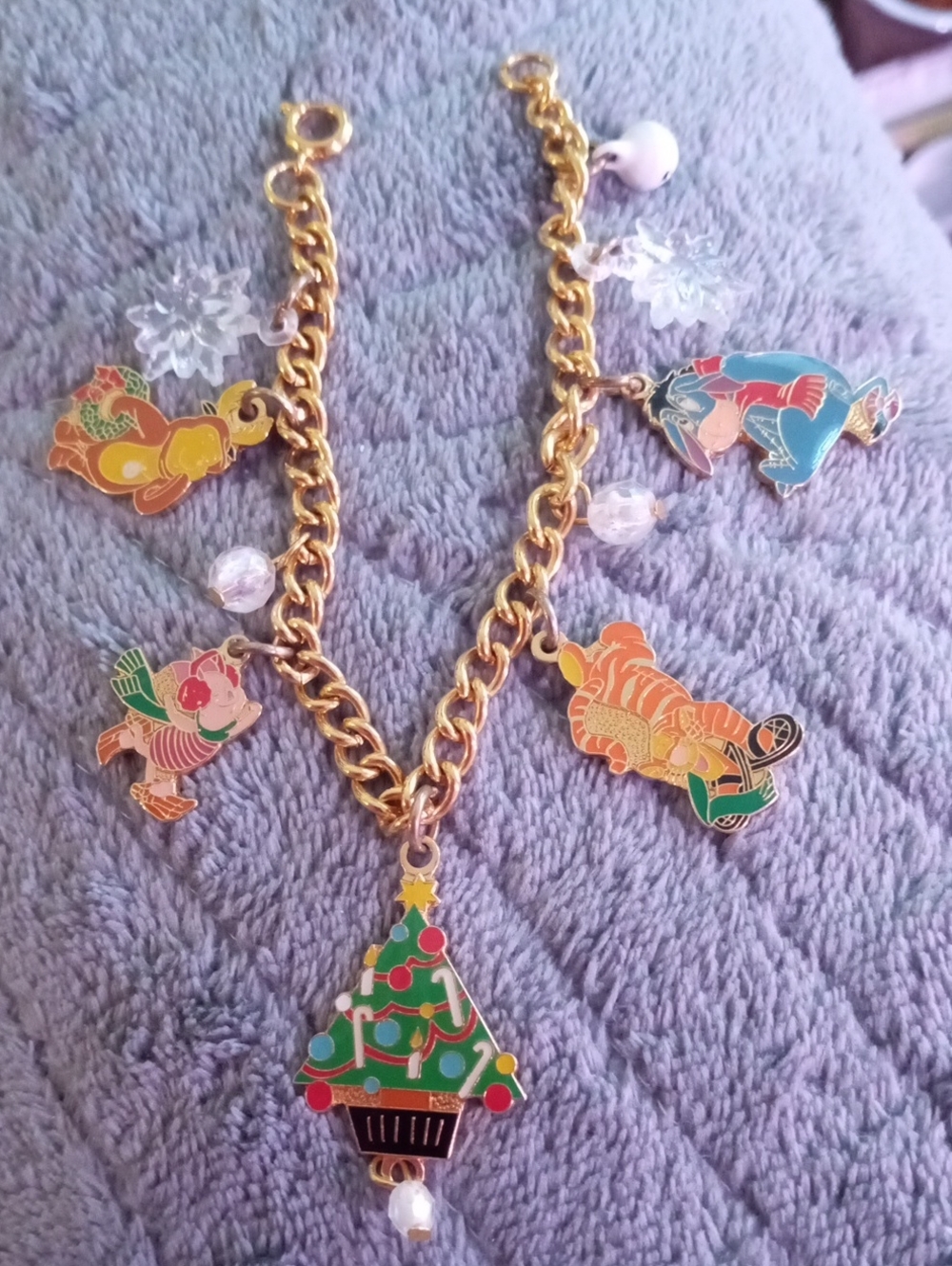 CHILDS WINNIE THE POOH AND FRIENDS CHRISTMAS BRACELET